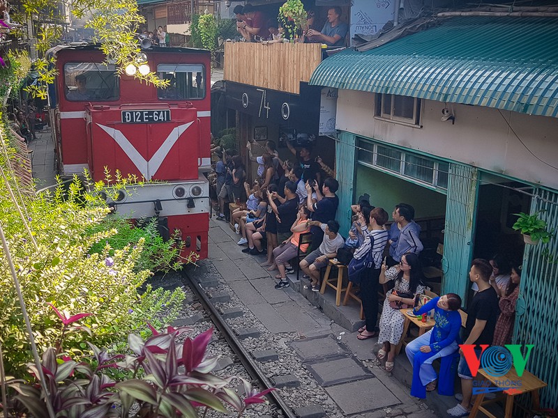Khu vực kinh doanh cà phê, hàng quán dọc theo đường sắt tại chắn 5, phố Trần Phú quang đãng sau khi các cơ quan chức năng TP Hà Nội vào cuộc xử lý, giải tỏa.