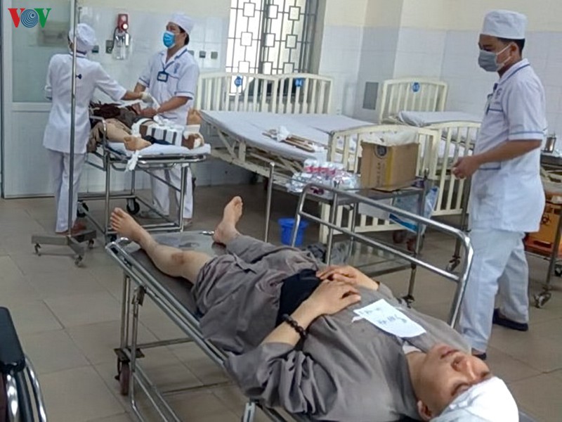 Các nạn nhân đang được cấp cứu tại Bệnh viện Đa khoa tỉnh Quảng Ngãi.