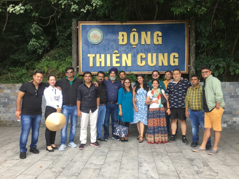 Đoàn Famtrip Ấn Độ tham quan, chụp ảnh tại Động Thiên Cung 