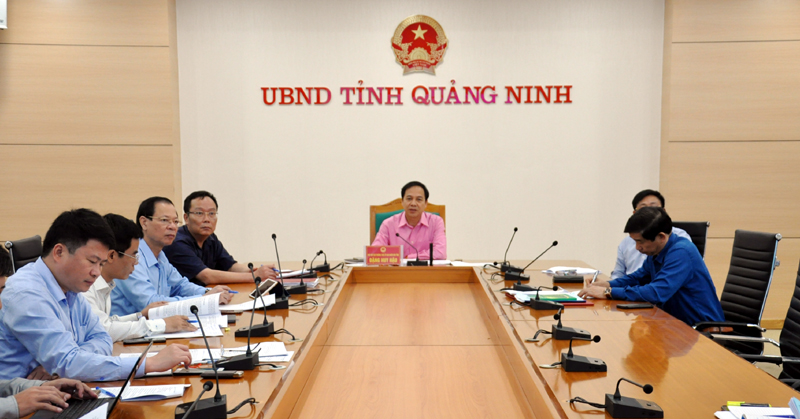 Đồng chí Đặng Huy Hậu, Uỷ viên BTV Tỉnh uỷ, Phó Chủ tịch Thường trực UBND tỉnh phát biểu kết luận hội nghị