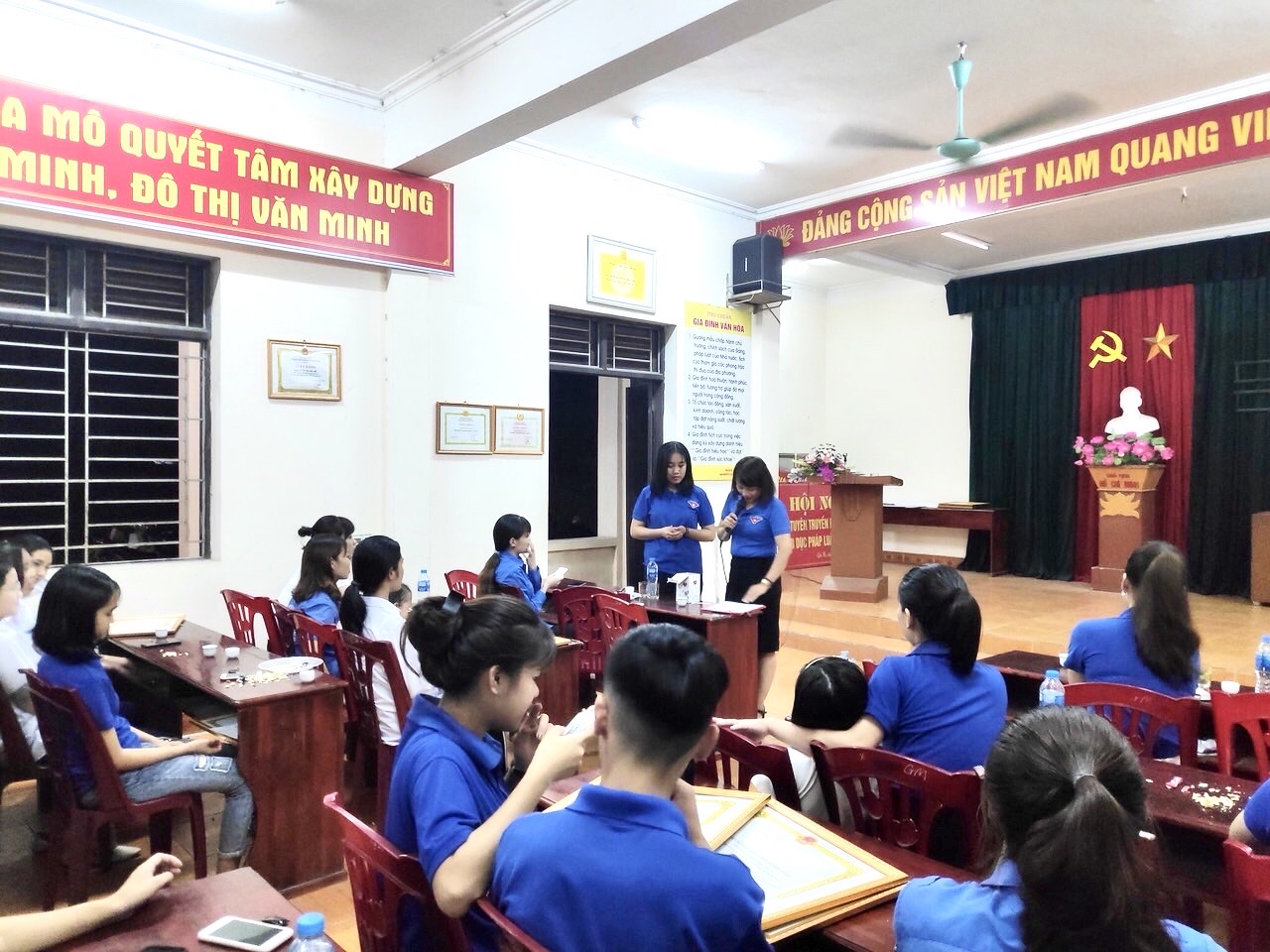 Buổi sinh hoạt liên Chi đoàn của Đoàn Thanh niên phường Kim Sơn, TX Đông Triều.