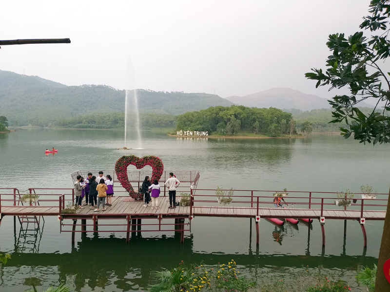 Khu du lịch sinh thái hồ Yên Trung một trong những điểm nhấn của TP Uông Bí trong thực hiện chủ đề công tác năm 2019