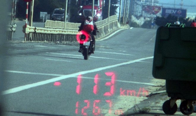 Một trường hợp điều khiển xe mô tô vi phạm tốc độ trên QL1A được phát hiện.