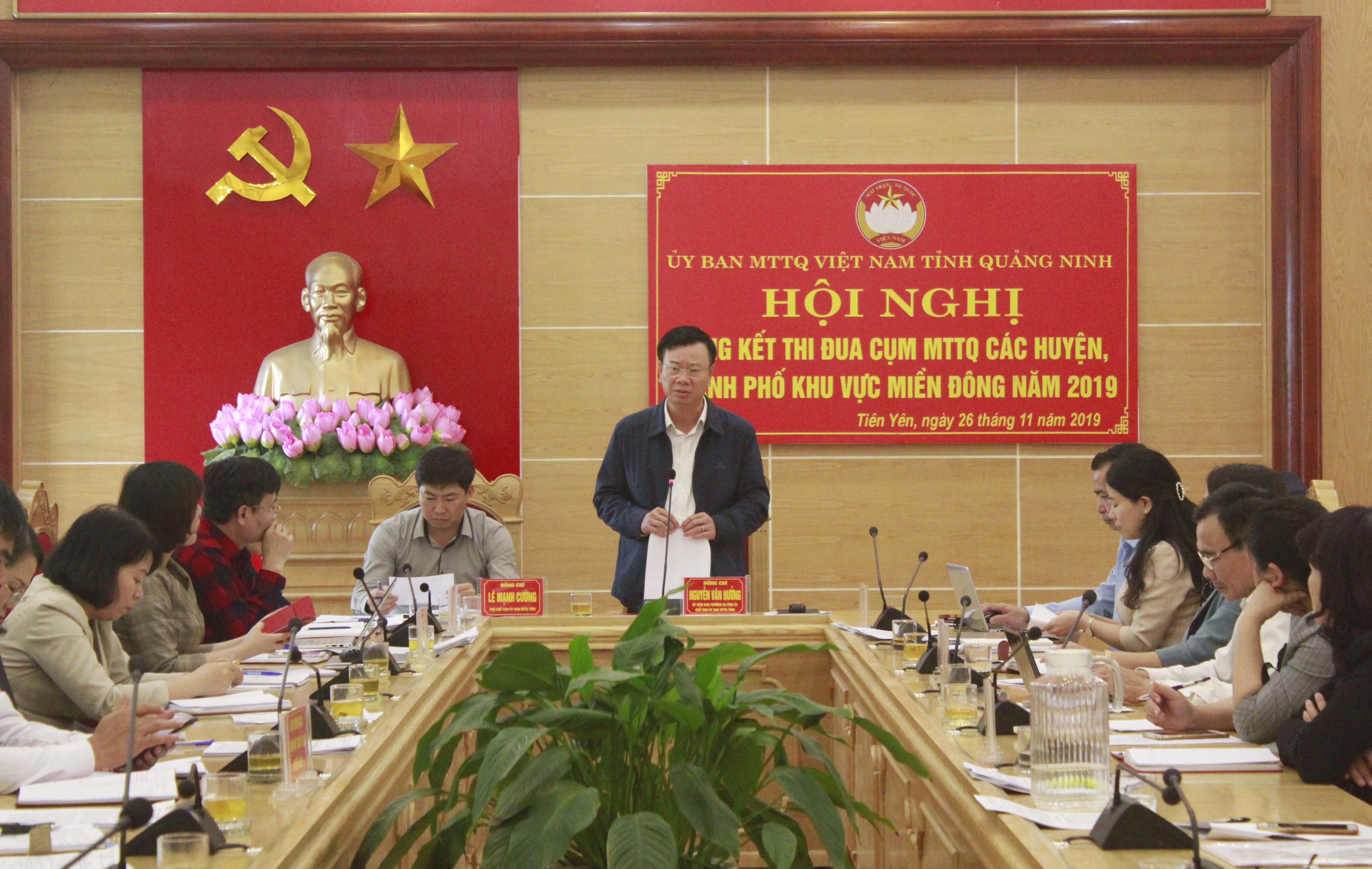 Đồng chí Nguyễn Văn Hưởng, Trưởng Ban Dân vận Tỉnh ủy, Chủ tịch UBMTTQ tỉnh kết luận tại hội nghị