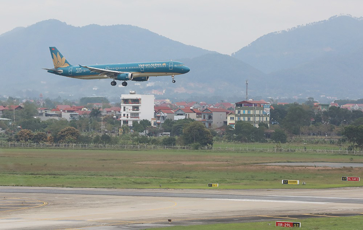Đường cất hạ cánh ở sân bay Nội Bài. Ảnh: Ngọc Thành