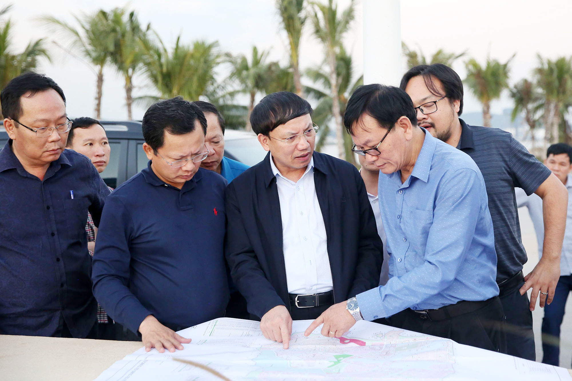 Đồng chí Nguyễn Xuân Ký, Bí thư Tỉnh ủy, Chủ tịch HĐND tỉnh, kiểm tra tiến độ một số hạng mục các dự án trên địa bàn TP Hạ Long, ngày 24/11/2019.