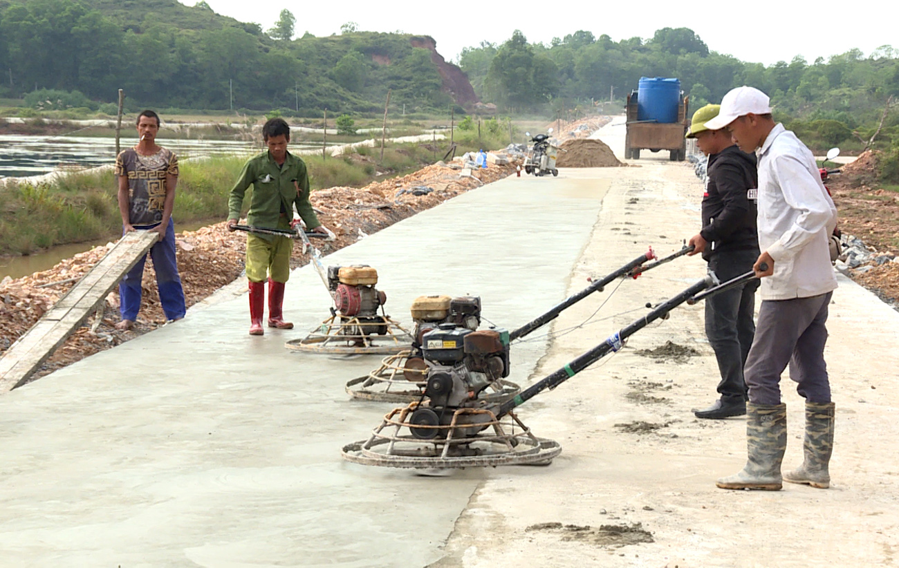 Đơn vị nhà thầu thi công tuyến đường nối từ phường Ninh Dương đến phường Hải Yên.