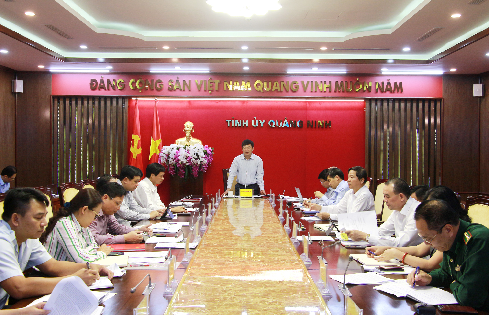 Đồng chí Ngô Hoàng Ngân, Phó Bí thư Thường trực Tỉnh ủy, phát biểu kết luận hội nghị.