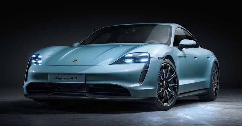 Porsche Taycan và Tesla Model 3 là 2 mẫu xe đại diện cho dòng xe điện trong danh sách chung kết Mẫu xe của năm 2020 tại châu Âu.
