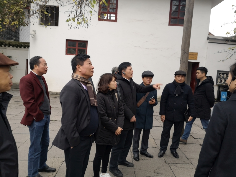 Đoàn công tác Trung tâm Truyền thông tỉnh Quảng Ninh thăm di chỉ cách mạng Hội nghị Tuân Nghĩa của Hồng quân Trung Quốc tại tỉnh Qúy Châu