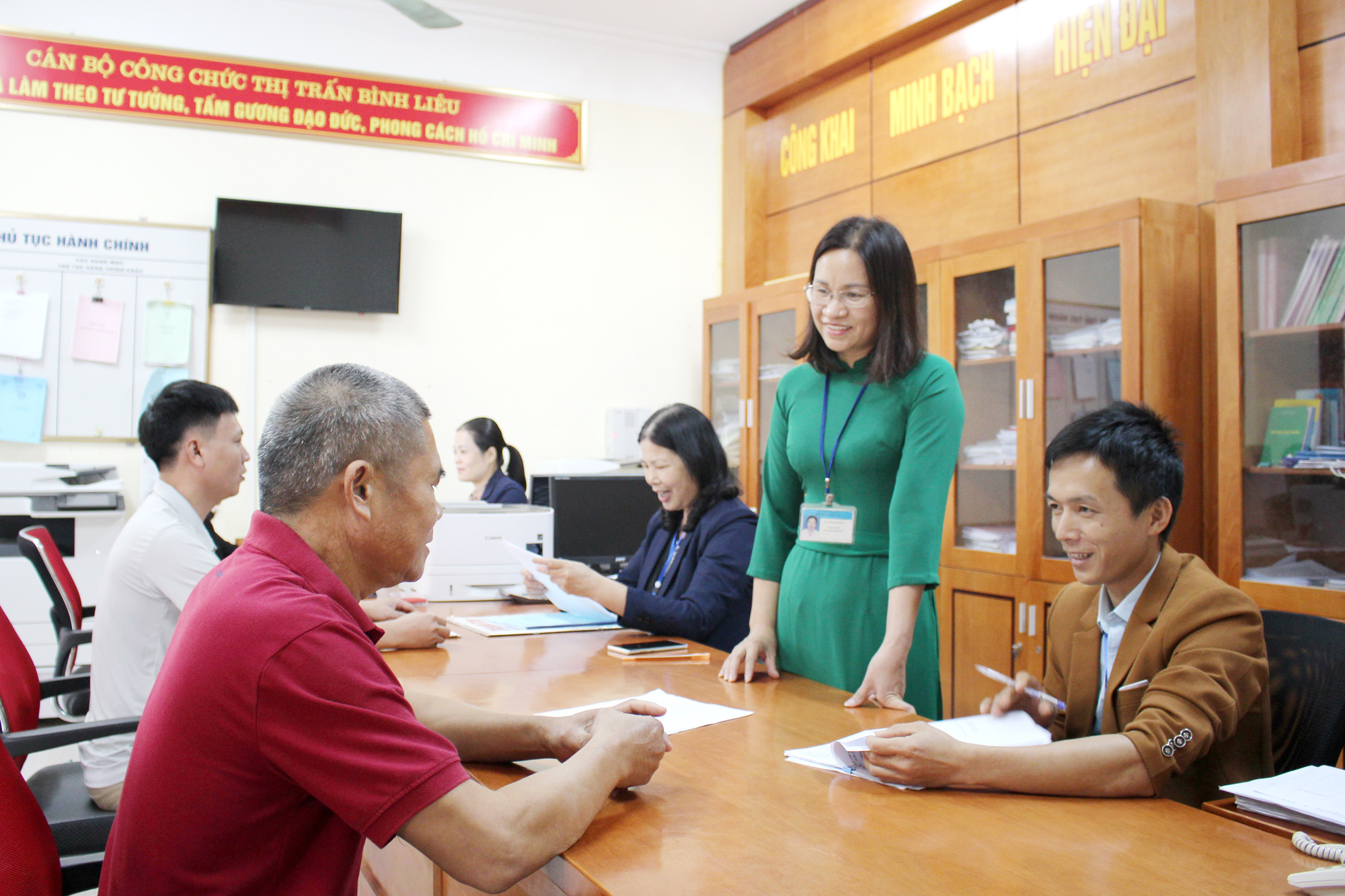 Đồng chí Hoàng Thị Nghị sau khi được điều động, bổ nhiệm giữ chức vụ Bí thư Đảng ủy, Chủ tịch UBND thị trấn Bình Liêu đã lãnh đạo, chỉ đạo  