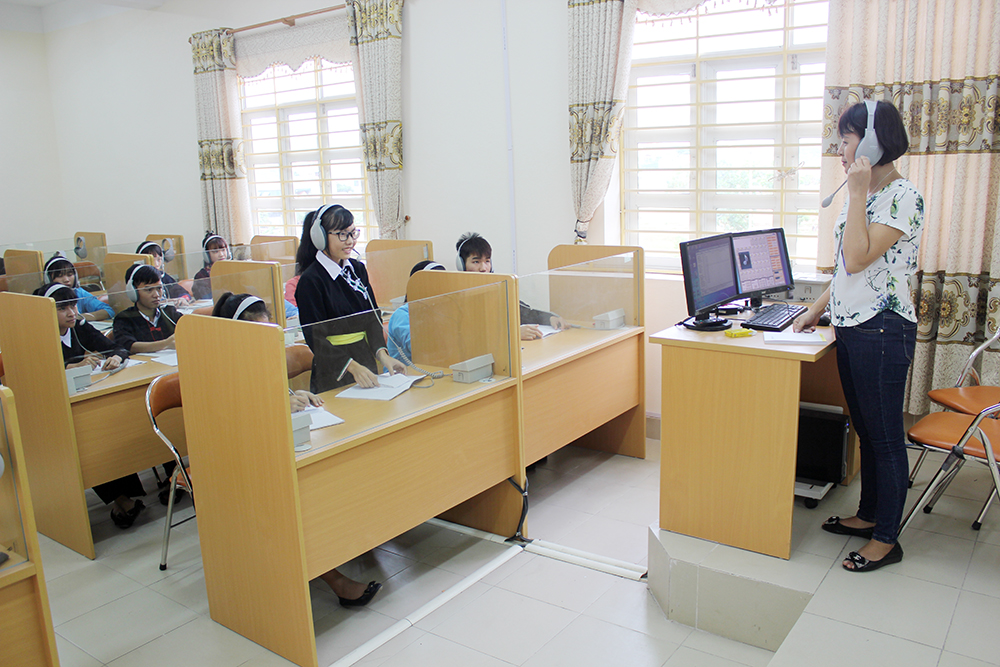 Một tiết học của học sinh Trường PTDTNT TH&THCS huyện Toeen Yên.