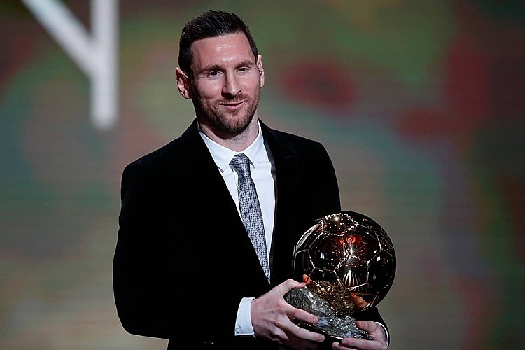 Messi trở thành người đầu tiên sáu lần giành Quả Bóng Vàng. Ảnh: AP.