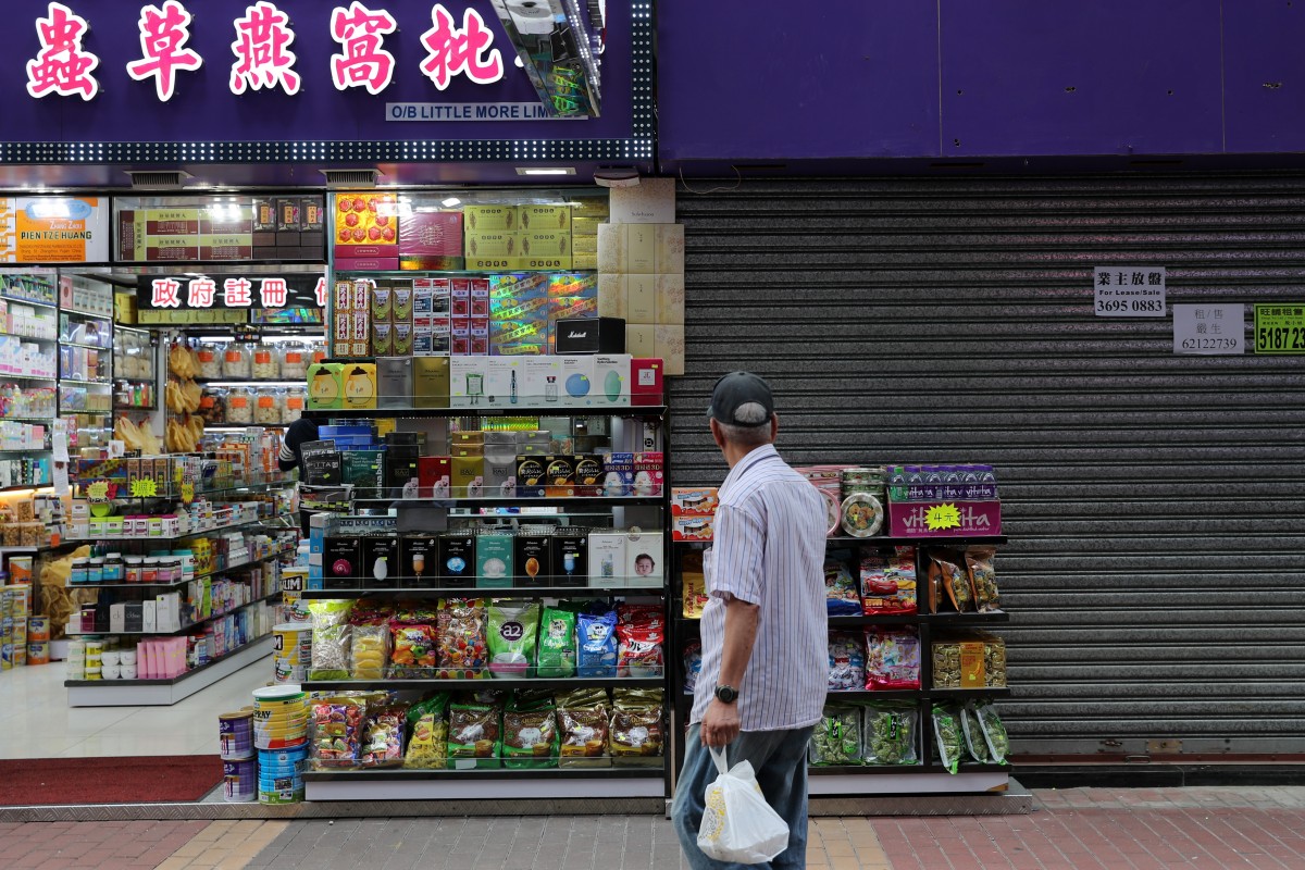 Doanh thu bán lẻ tại Hong Kong (Trung Quốc) giảm kỷ lục. Ảnh: scmp.com
