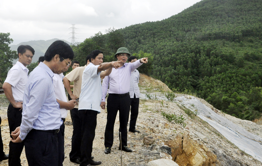 Đoàn công tác kiểm tra thực tế tại dự án Cải tạo, nâng cấp tuyến đường từ QL18 vào khu Di tích Yên Tử,