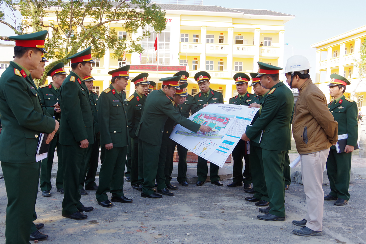 Đoàn công tác kiểm tra công tác chuẩn bị tại Ban CHQS huyện Hải Hà.