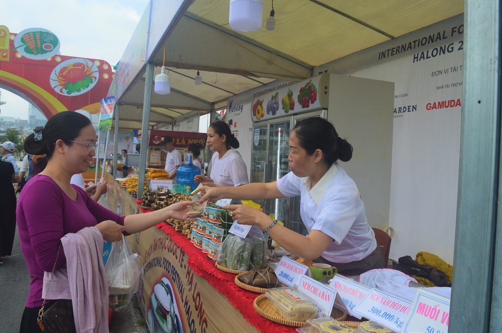 Sản phẩm nông sản của Quảng Yên được người dân tin tưởng lựa chọn tại Lễ hội ẩm thực quốc tế Hạ Long vào 16-17/11. 