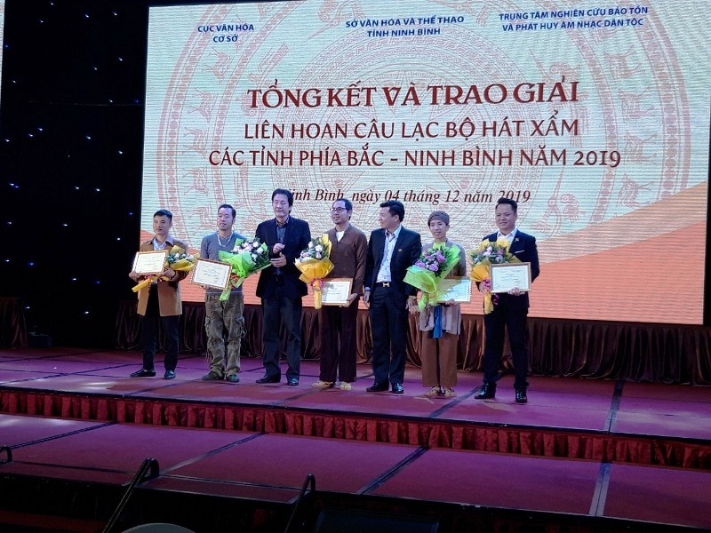 Tiết mục Dạt nước cánh bèo của đoàn Quảng Ninh được trao giải A (NSVM Nguyễn Văn Tiến đứng thứ 2 từ trái sang - Ảnh do nhân vật cung cấp)