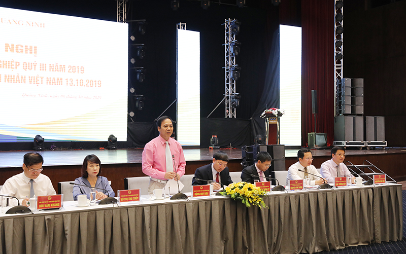 Các đồng chí lãnh đạo tỉnh dự Hội nghị Tiếp xúc doanh nghiệp quý III/2019.