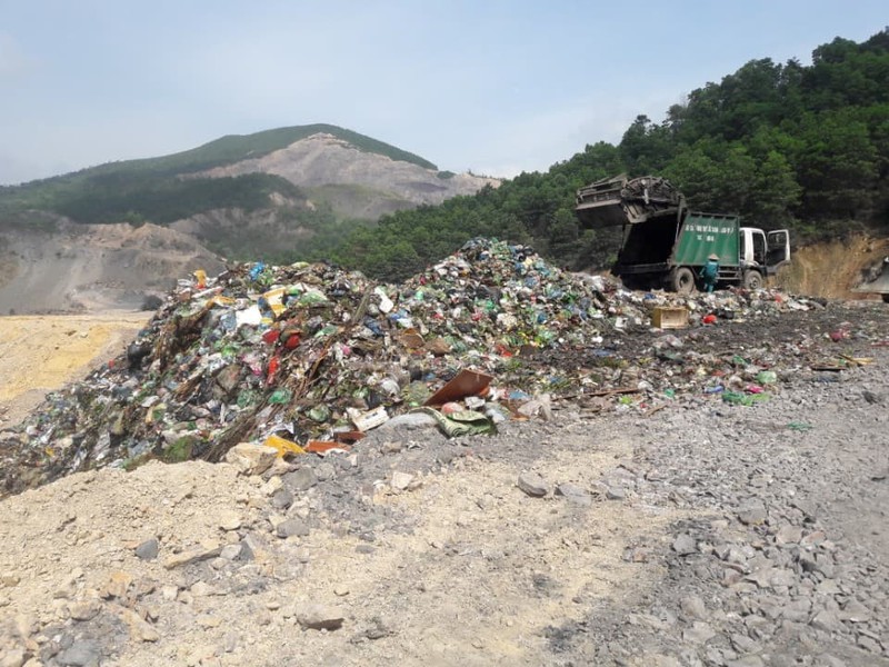 Bãi rác chôn lấp rác tại  Trung Tâm xử lý chất thải rắn gây ô nhiễm. Ảnh: (CTV)