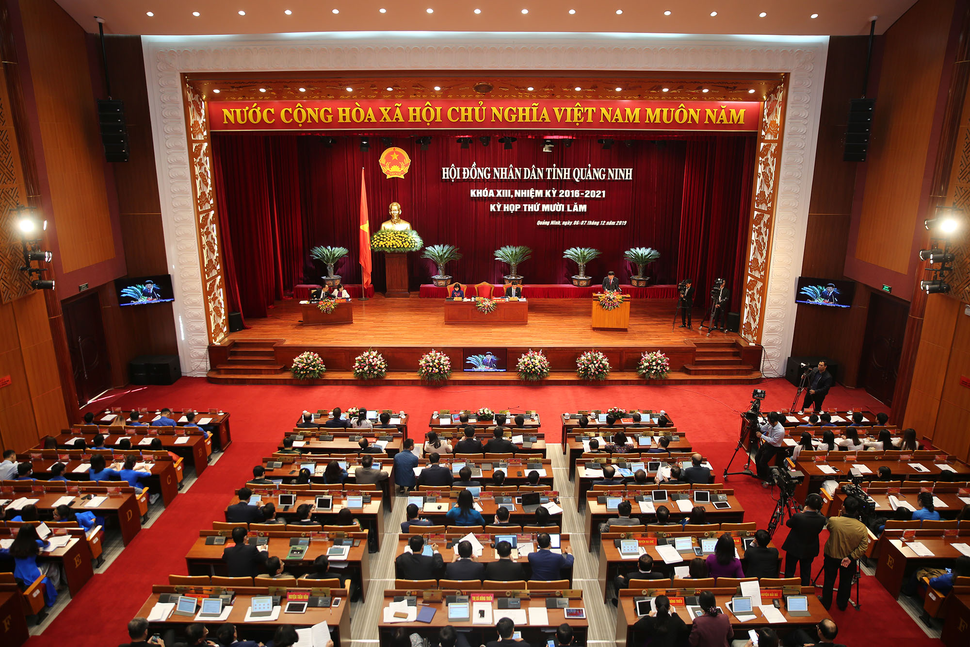 Quang cảnh kỳ họp HĐND Khóa XIII, nhiệm kỳ 2016-2021, Kỳ họp thứ mười lăm