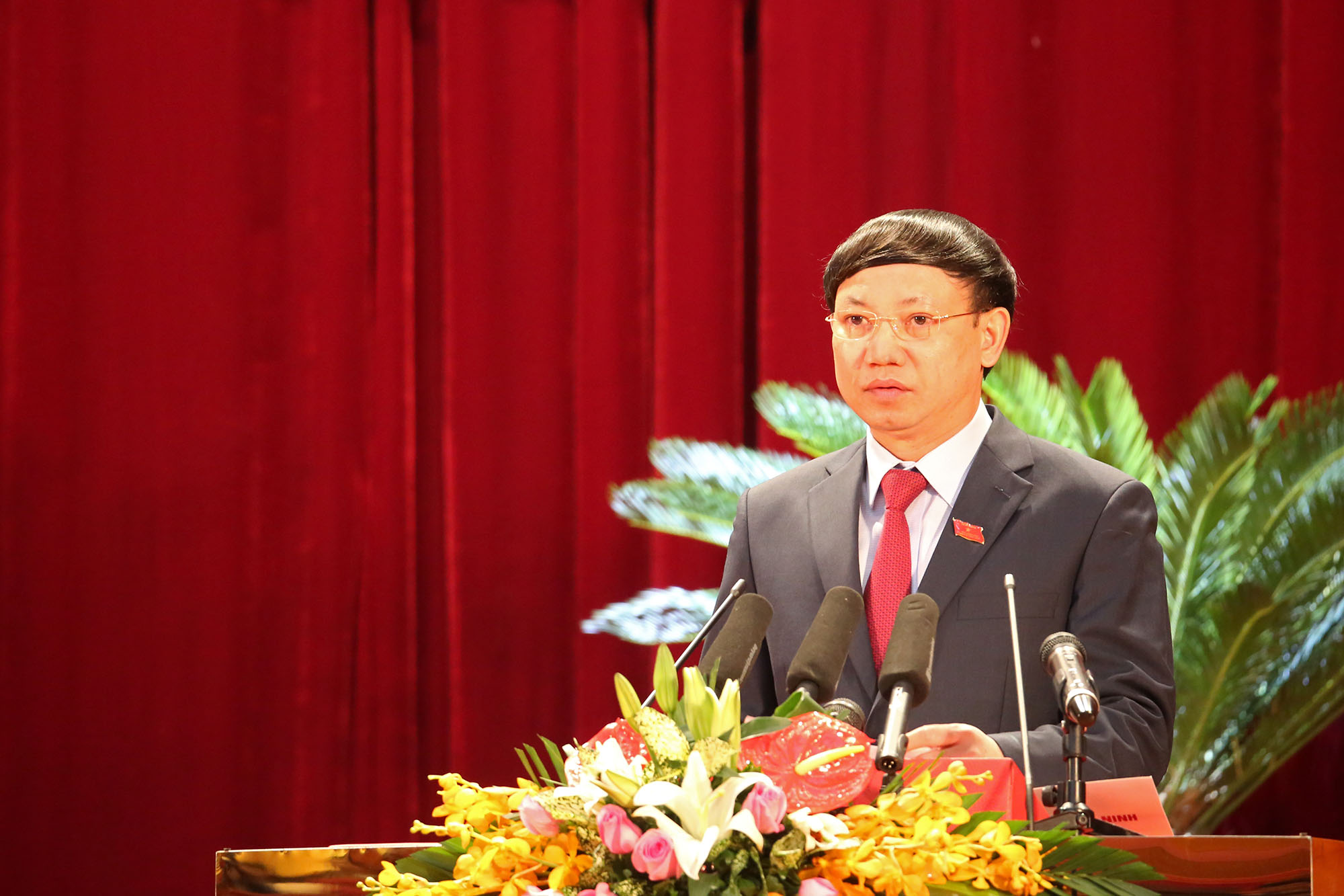 Đồng chí Nguyễn Xuân Ký, Bí thư Tỉnh ủy, Chủ tịch HĐND tỉnh phát biểu khai mạc kỳ họp.