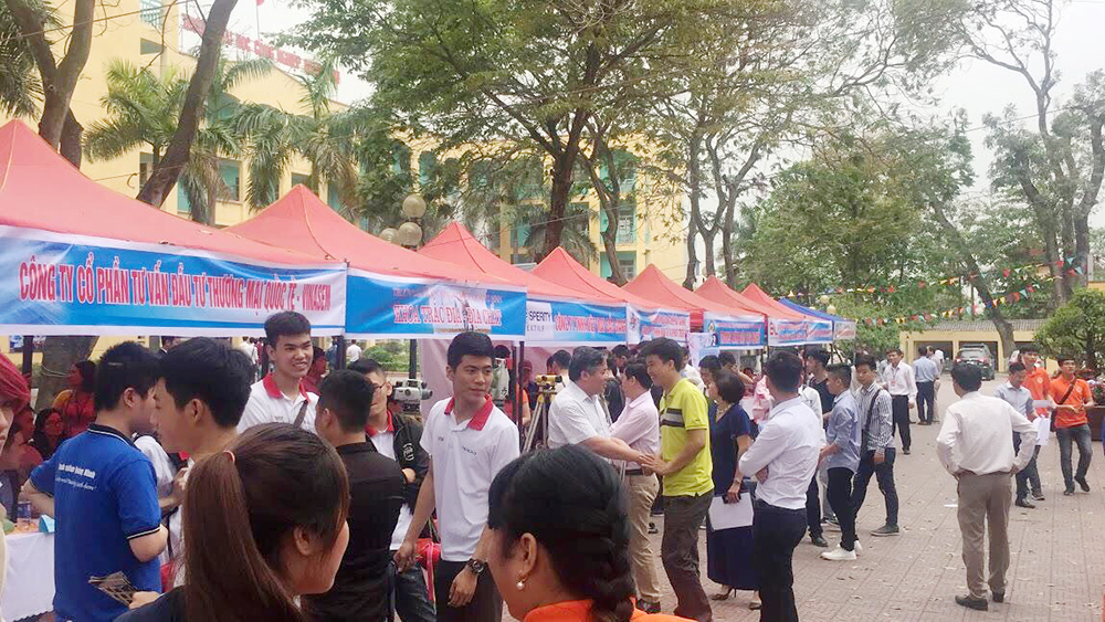 Trường Đại học Công nghiệp Quảng Ninh tổ chức ngày hội việc làm kết nối doanh nghiệp năm 2019.