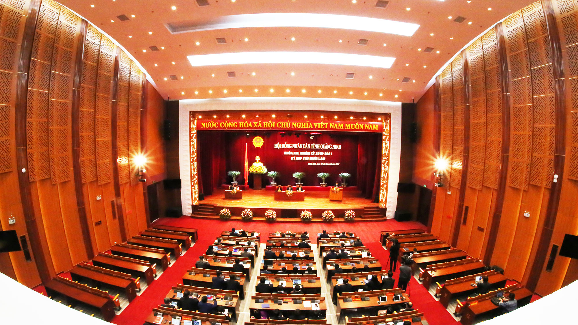 Quang cảnh phiên bế mạc Kỳ họp thứ 15, HĐND tỉnh Khóa XIII, nhiệm kỳ 2016-2021.