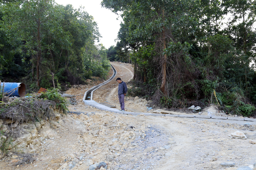 Từ nguồn vốn chương trình 135, huyện Đầm Hà đang đầu tư công trình kênh mương cung cấp nước sản xuất và sinh hoạt cho người dân bản Siệc Lống Mìn.