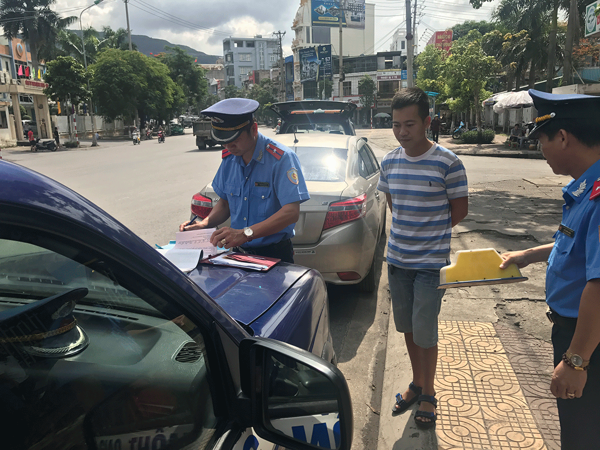 Đội TTGT số 3 kiểm tra phương tiện xe Taxi trên địa bàn TP Cẩm Phả