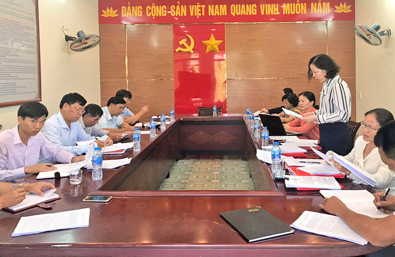 Ubkt huyện ủy làm việc với đảng bộ xã Hạ Long về công tác xây dựng đảng.