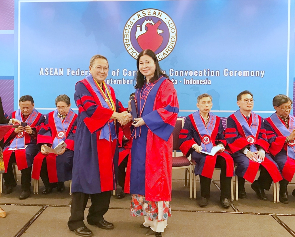 Bác sĩ Nguyễn Thị Thoa được kết nạp là thành viên của Liên đoàn Tim mạch Đông Nam Á (AFCC). (Ảnh do nhân vật cung cấp)