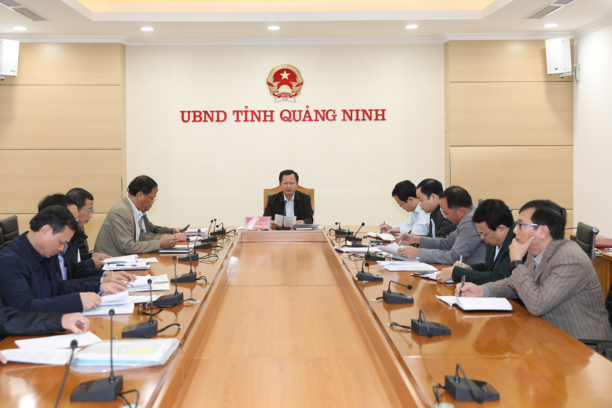 Đồng chí Cao Tường Huy, Phó Chủ tịch UBND tỉnh, chủ trì cuộc họp.