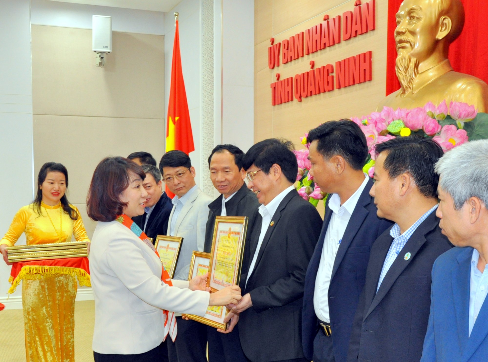 Phó Chủ tịch UBND tỉnh Vũ Thị Thu Thủy 