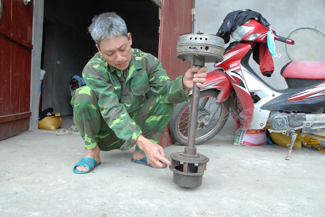 Từ khi có điện lưới năm 2018, gia đình ông Chìu Tắc Coóng về bản Lý Quáng, xã Quảng Sơn),đã không còn phải dùng đến máy phát điện chạy bằng sức chảy nước suối như trước.