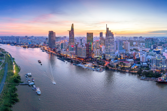  Theo báo cáo mới nhất từ công ty nghiên cứu thị trường toàn cầu Euromonitor International, TP HCM tăng một hạng so với năm ngoái lên vị trí 31 trong Top 100. Thành phố này dự kiến đón khoảng 8,2 triệu lượt khách quốc tế đến năm 2019. Đứng trên TP HCM trong danh sách năm nay là Thượng Hải, Trung Quốc và đứng dưới là Denpasar, Indonesia.  Lượng du khách đến được thống kê là khách quốc tế, ghé thăm thành phố ít nhất 24h và không quá 12 tháng. Ảnh: Shutterstock.