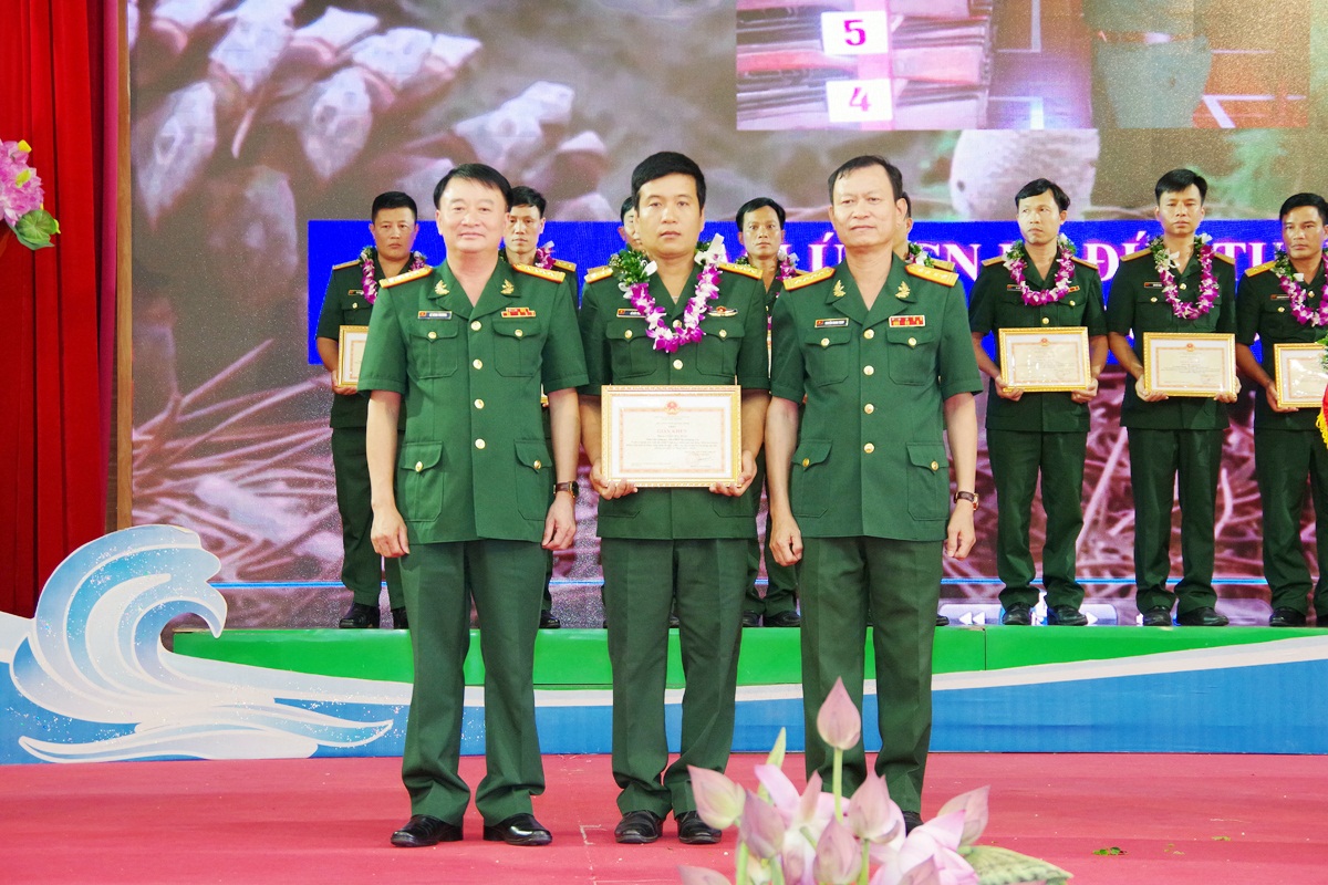 Năm 2019, anh được Bộ CHQS tỉnh Quảng Ninh tặng giấy khen vì đã có thành tích xuất sắc trong thực hiện cuộc vận động “Phát huy truyền thống, cống hiến tài năng, xứng danh Bộ đội cụ Hồ; 