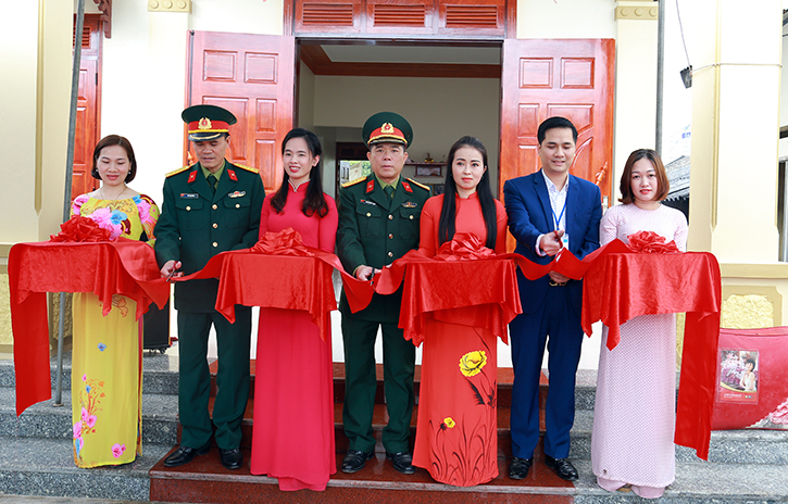 Công ty Thăng Long(Tổng Công ty Đông Bắc) bàn giao nhà đồng đội do đơn vị xây tặng cho ông Đặng Văn Hoàng, thôn 6, xã Quảng La tháng 12/2019