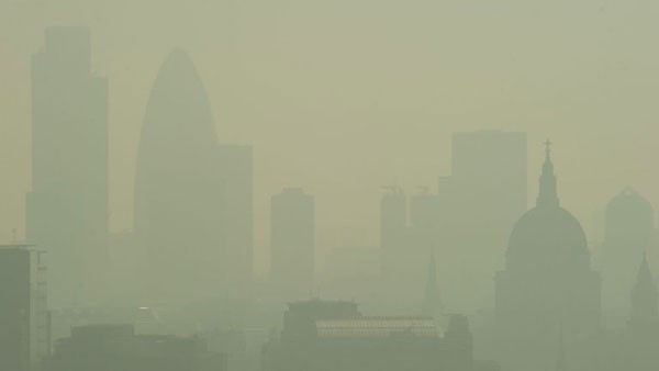 Ô nhiễm không khí tại Anh (Ảnh: Sky News)