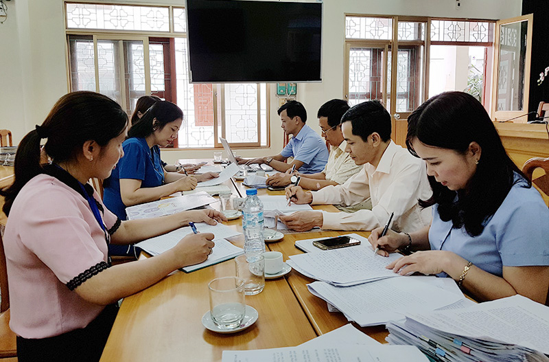 Thường trực HĐND TP Uông Bí giám sát việc thực hiện Nghị quyết HĐND thành phố tại Phòng GD - ĐT thành phố.