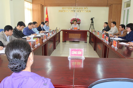 Đồng chí Nguyễn Anh Tú, Bí thư huyện ủy, Chủ tịch UBND huyện tiếp công dân định kỳ.