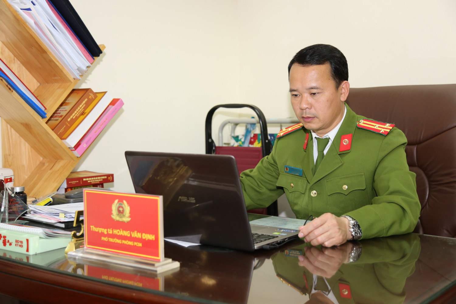 Thượng tá Hoàng Văn Định, chủ nhiệm đề tài 