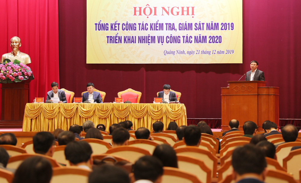 Bí thư Tỉnh ủy, Chủ tịch HĐND tỉnh Nguyễn Xuân Ký chỉ đạo tại hội nghị.