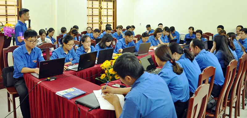 Cơ quan Khối MTTQ và các đoàn thể chính trị - xã hội TP Móng Cái tập huấn, đào tạo công dân điện tử cho cán bộ đoàn cơ sở. 