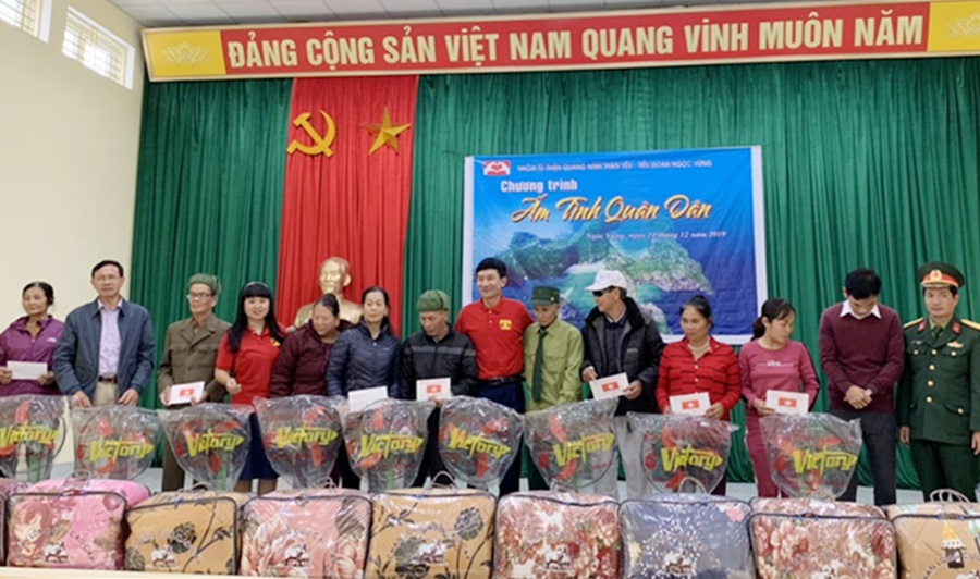 Hội Bảo trợ  NKT-TMC tỉnh cùng Nhóm từ thiện Quảng Ninh thân yêu trao quà tết cho hộ gia đình đặc biệt khó khăn tại xã đảo Ngọc Vừng (huyện Vân Đồn) cuối tháng 12/2019.