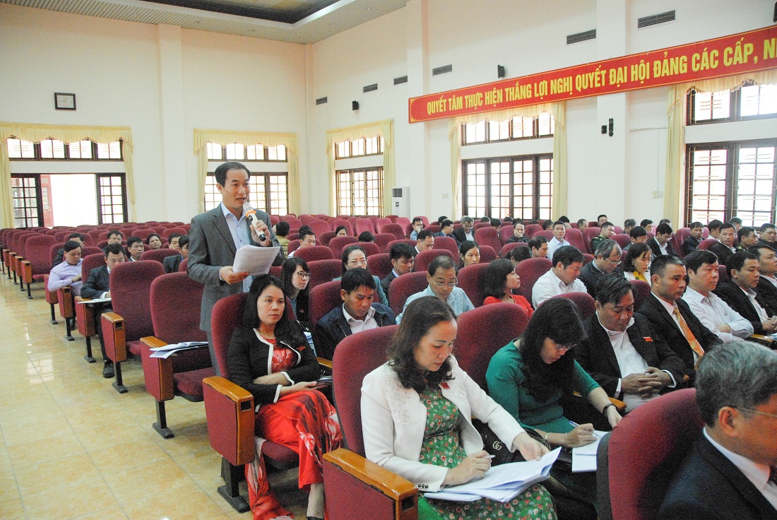Các đại biểu HĐND huyện Đầm Hà thảo luận đánh giá kết quả phát triển KT-XH năm 2019, đề ra phương hướng nhiệm vụ năm 2020 tại kỳ họp HĐND huyện lần thứ 11, tháng 12/2019.