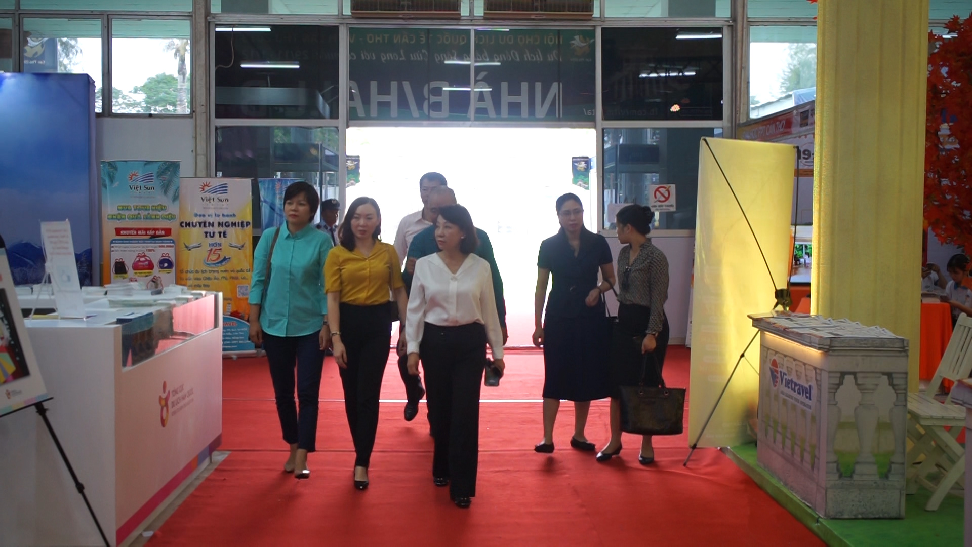 Đoàn khảo sát xúc tiến, du lịch tỉnh Quảng Ninh thăm quan Hội chợ du lịch  Quốc tế TP Cần Thơ