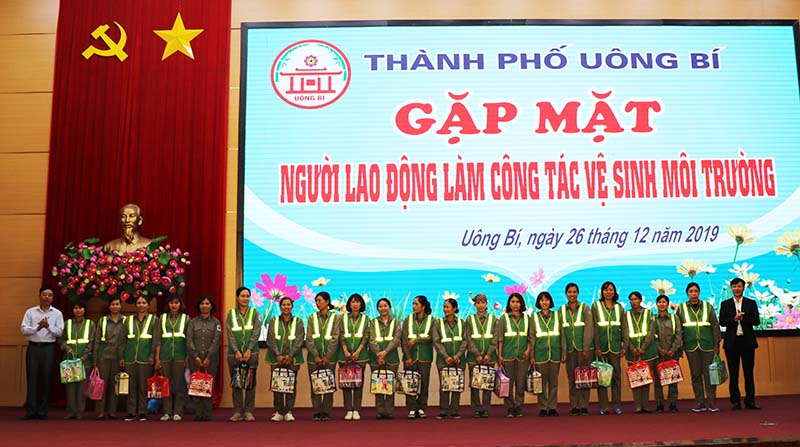 Thành phố Uông Bí khen thưởng 5 tập thể và 10 cá nhân có thành tích tốt trong công tác vệ sinh môi trường trên địa bàn TP Uông Bí