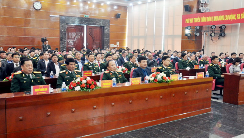 Các đồng chí lãnh đạo tỉnh, lãnh đạo Tổng Công ty Đông Bắc (Bộ Quốc phòng) qua các thời kỳ tham dự buổi gặp mặt