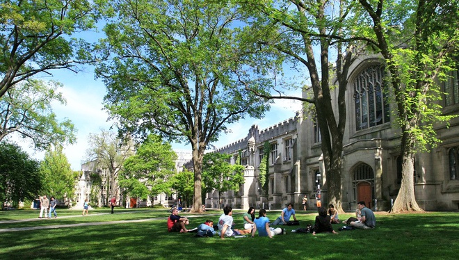 3. ĐH Princeton (New Jersey): Thành lập năm 1746, ĐH Princeton là đại học lâu đời thứ 4 ở Mỹ. Trường nổi tiếng với phong cách kiến trúc gothic. Nassau - tòa nhà lâu đời nhất tại ĐH Princeton - từng là trụ sở Cơ quan Lập pháp New Jersey. Ảnh: The Travel.